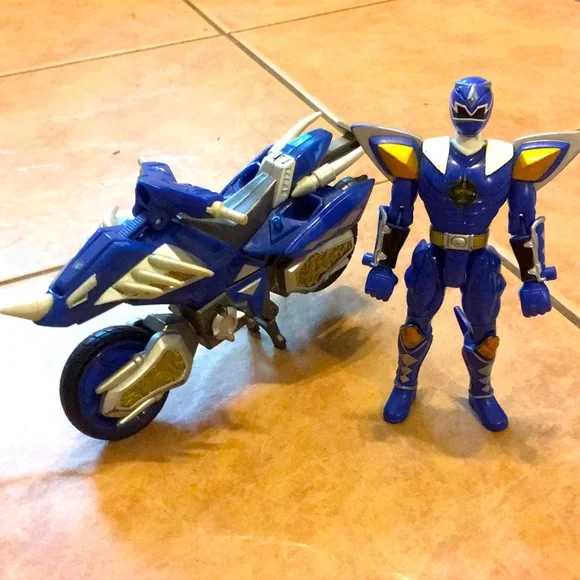 Blue power ranger Dino Thunder Figure and Blue power rangers motorcycle